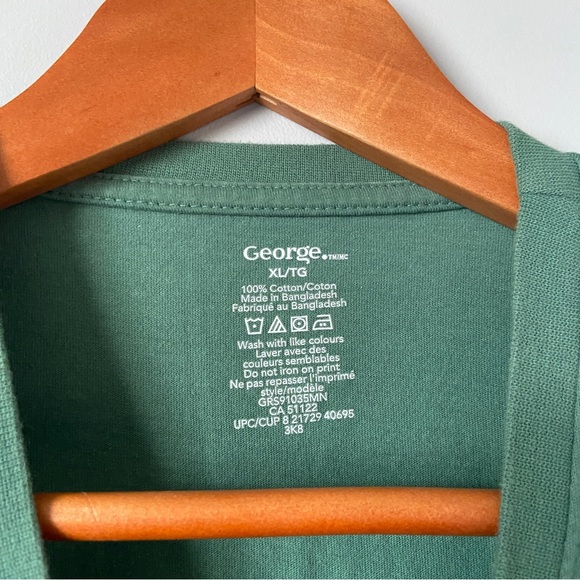 Graphic T-shirt - Picture 2 of 3